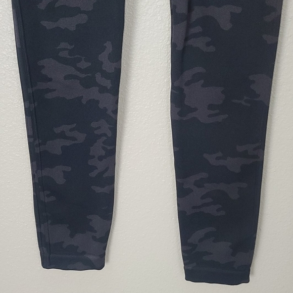 Spanx Camo Look at Me Now Cropped Slimming Leggings - Picture 5 of 8